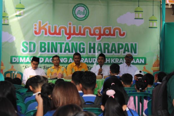 Masjid Agung Menjadi Kelas Belajar Toleransi bagi Siswa SD Bintang Harapan