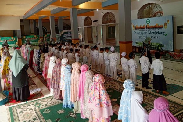 Safari Masjid KB-TK Namira di Masjid Agung Ar-Raudlah, Kenalkan Masjid Sejak Dini